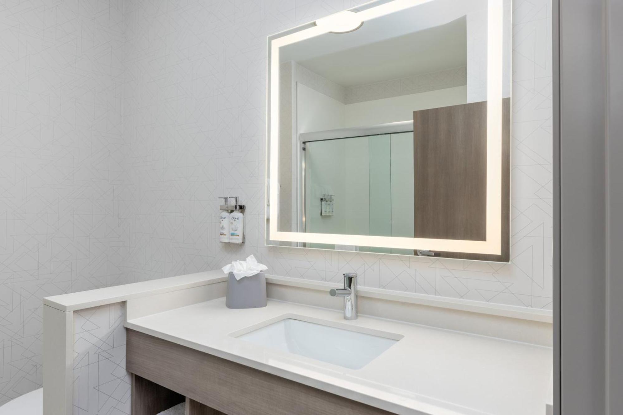 Holiday Inn Express & Suites Austin Airport East By Ihg Exterior foto
